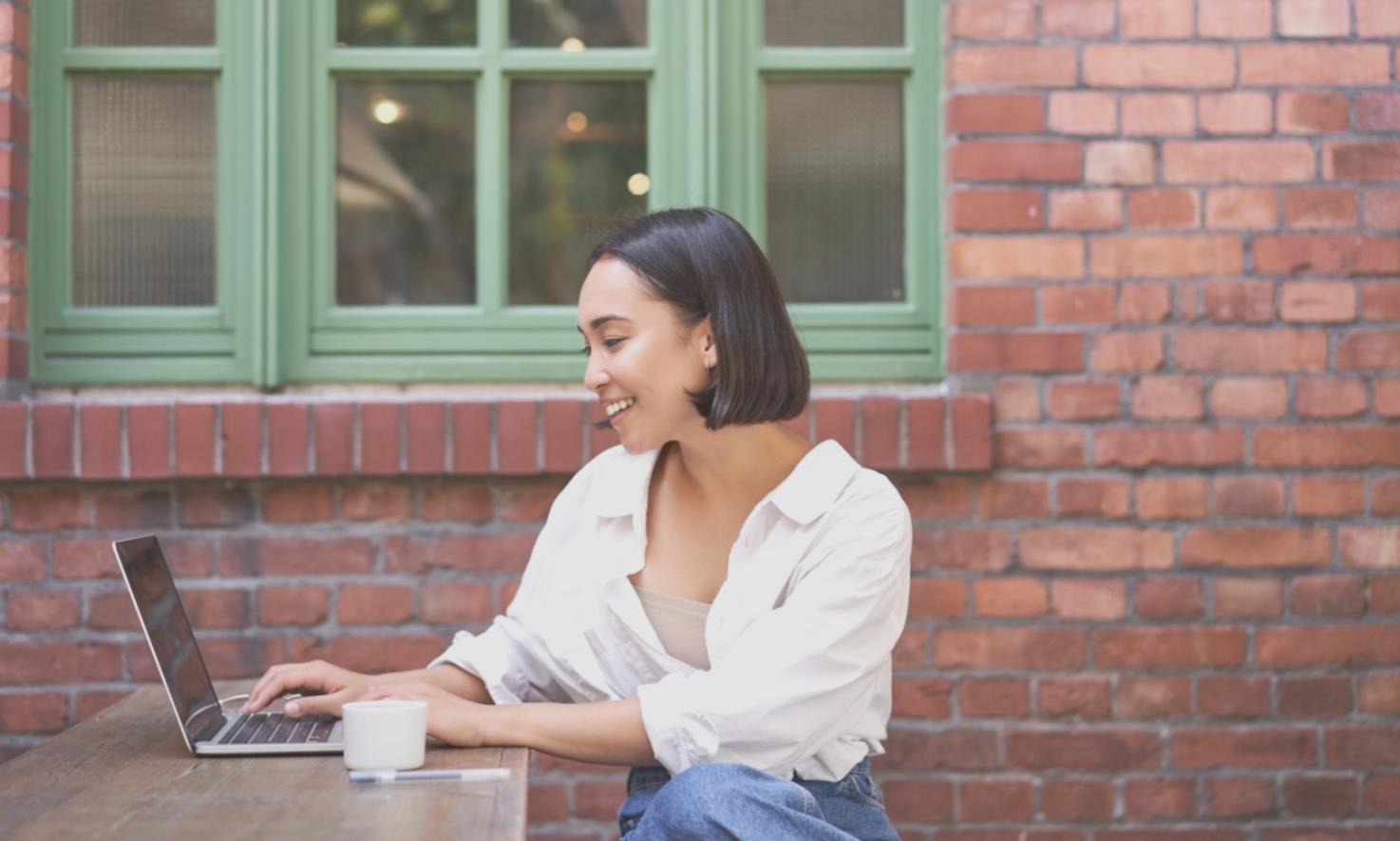 Workshop-Teilnehmer bei der Arbeit an Website-Optimierung