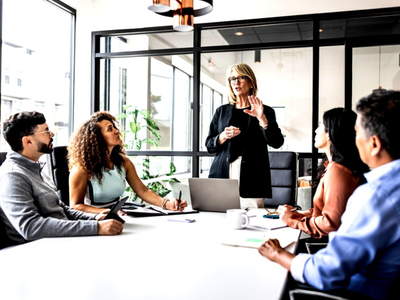 Workshop-Teilnehmer arbeiten an Traffic-Analyse